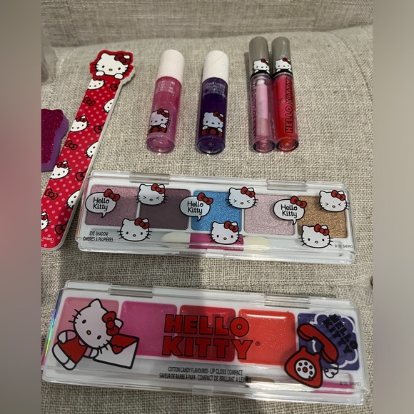 HELLO KITTY Make Up Play Set Kid Girl Sanrio Nail Polish Lip Gloss Hair Chalk - Picture 7 of 10